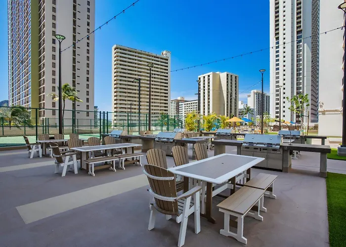 Aston At The Waikiki Banyan